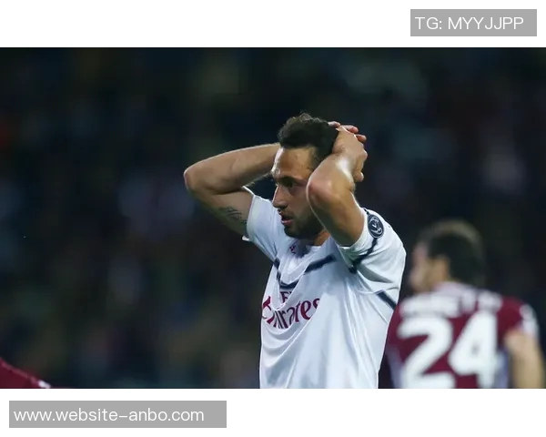 国米官方宣布恰尔汗奥卢左小腿肌肉拉伤将进行伤情评估